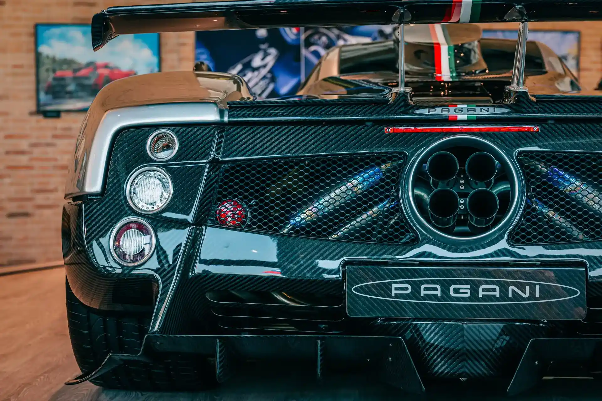 /static/images/chiptuning/types/brands/pagani-illustration.webp