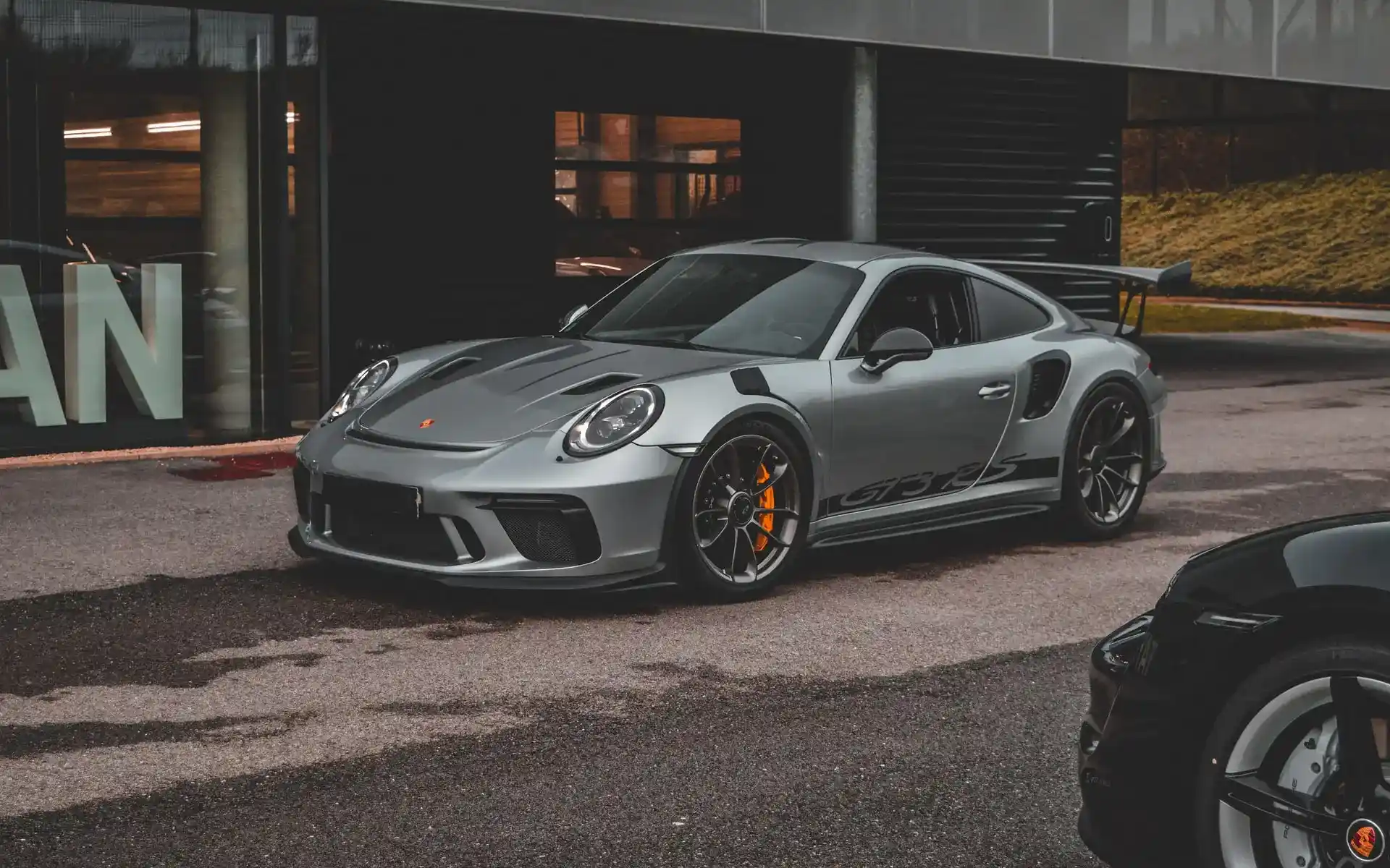 /static/images/chiptuning/types/brands/porsche-illustration.webp